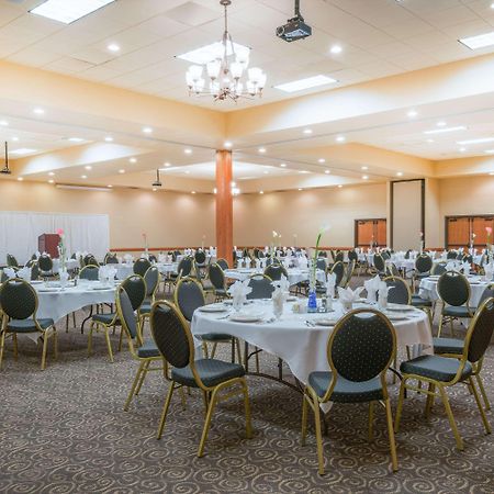Ramada By Wyndham Des Moines Tropics Resort & Conference Ctr Urbandale Ngoại thất bức ảnh