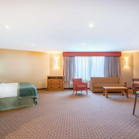 Ramada By Wyndham Des Moines Tropics Resort & Conference Ctr Urbandale Ngoại thất bức ảnh