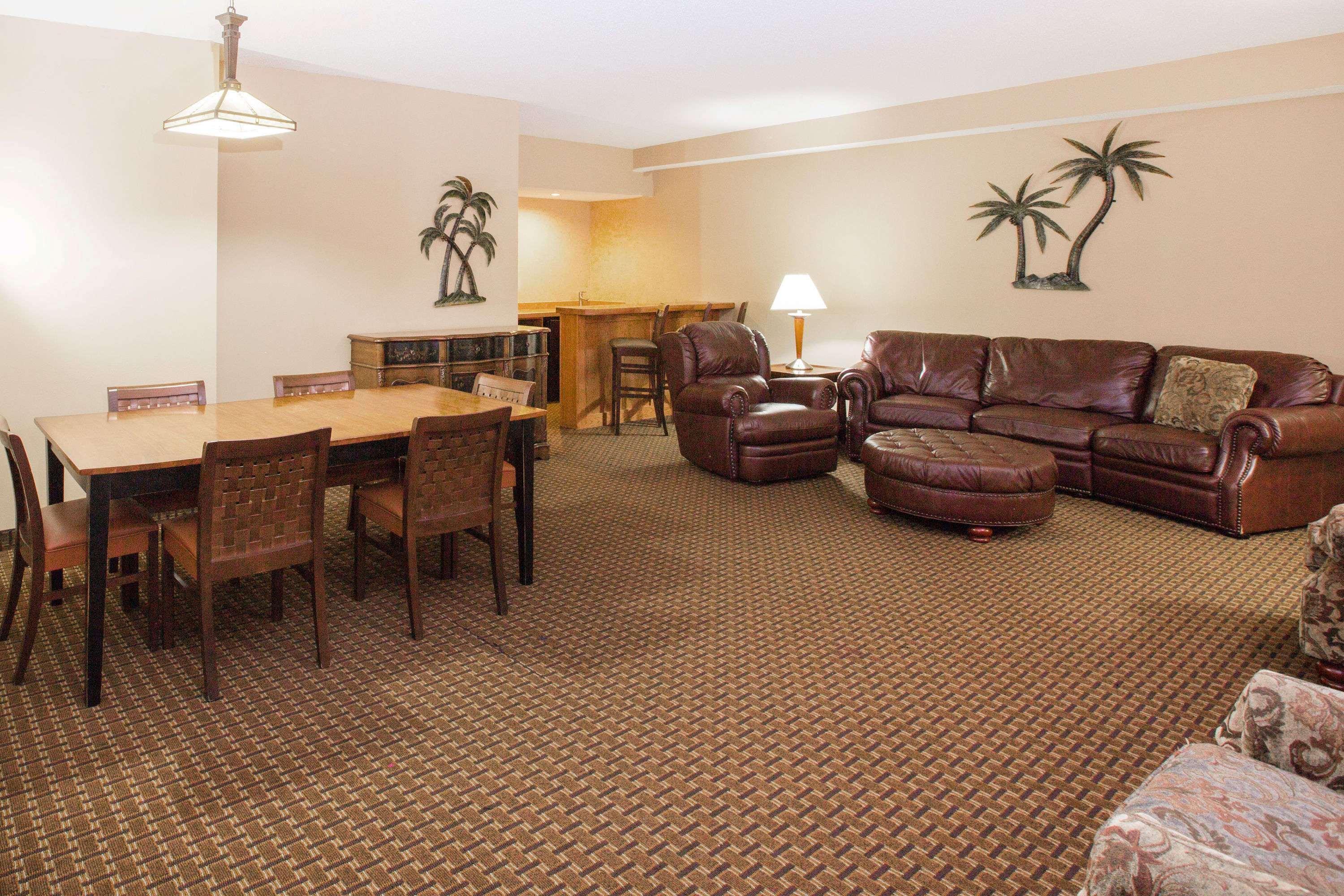 Ramada By Wyndham Des Moines Tropics Resort & Conference Ctr Urbandale Ngoại thất bức ảnh