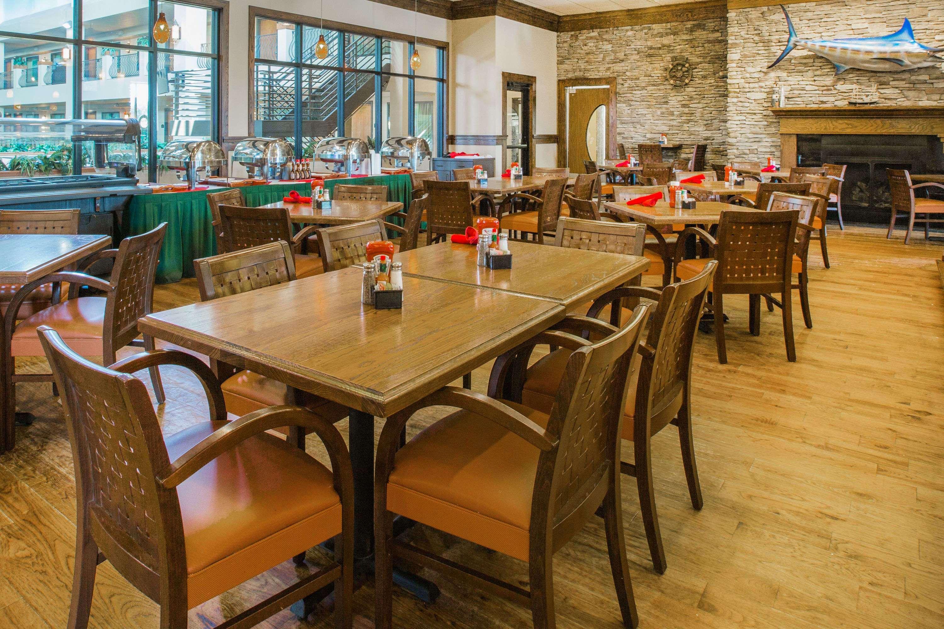 Ramada By Wyndham Des Moines Tropics Resort & Conference Ctr Urbandale Ngoại thất bức ảnh