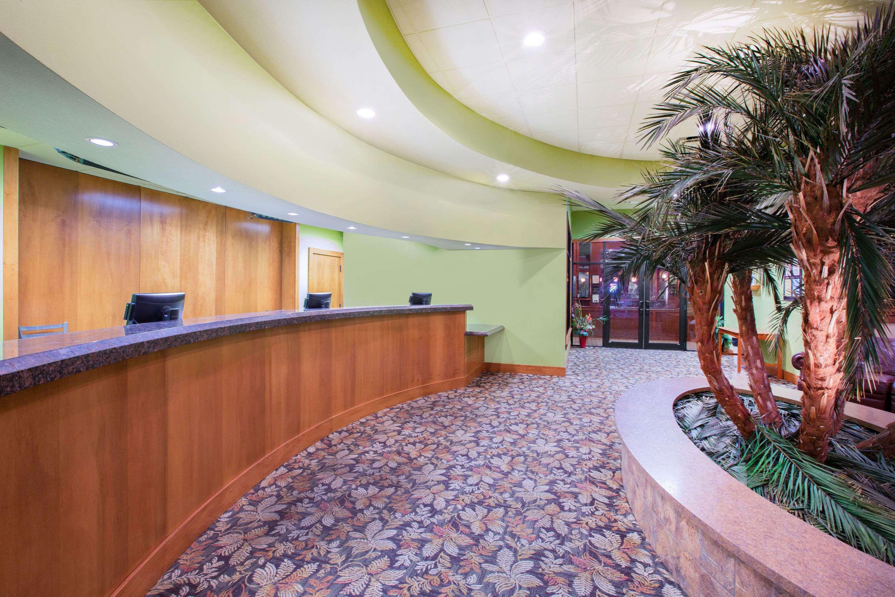 Ramada By Wyndham Des Moines Tropics Resort & Conference Ctr Urbandale Ngoại thất bức ảnh